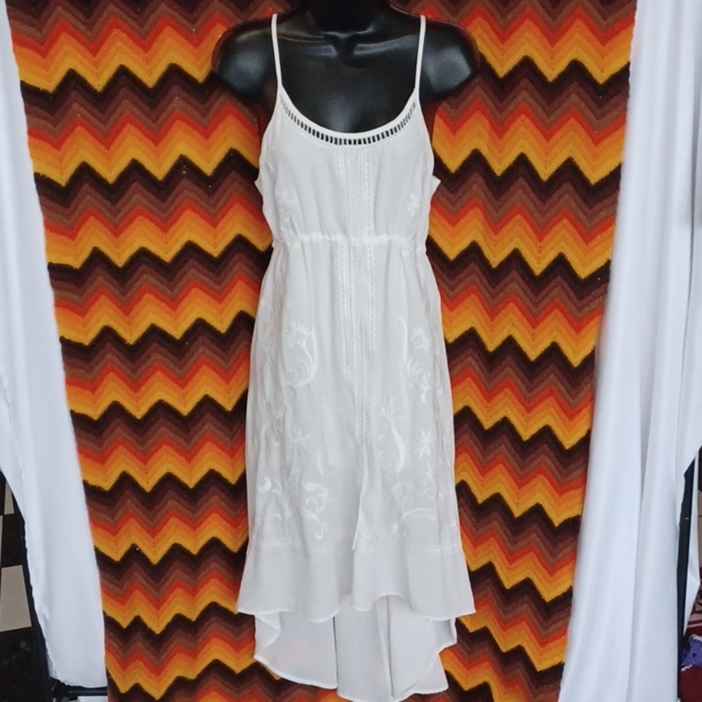 Miss Me Hi-Lo Cream Sundress Size M, 20" PTP, 38" L